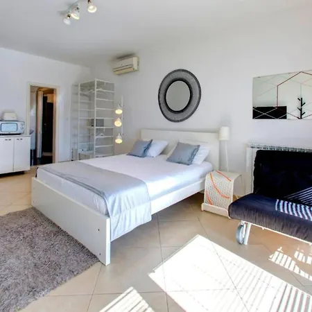 One-bedroom With Balcony And Sea View Superior 2