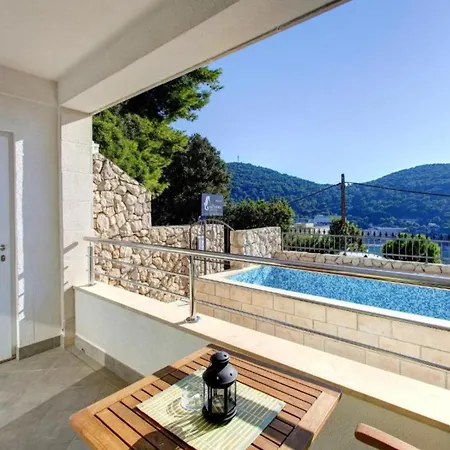 One-bedroom With Balcony And Sea View Superior 2 *